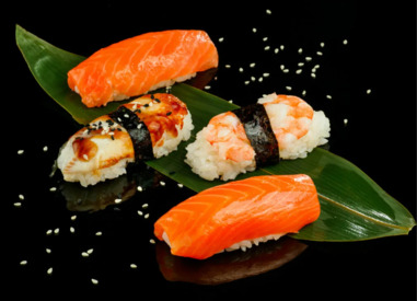 Японское блюдо суши-нигири
